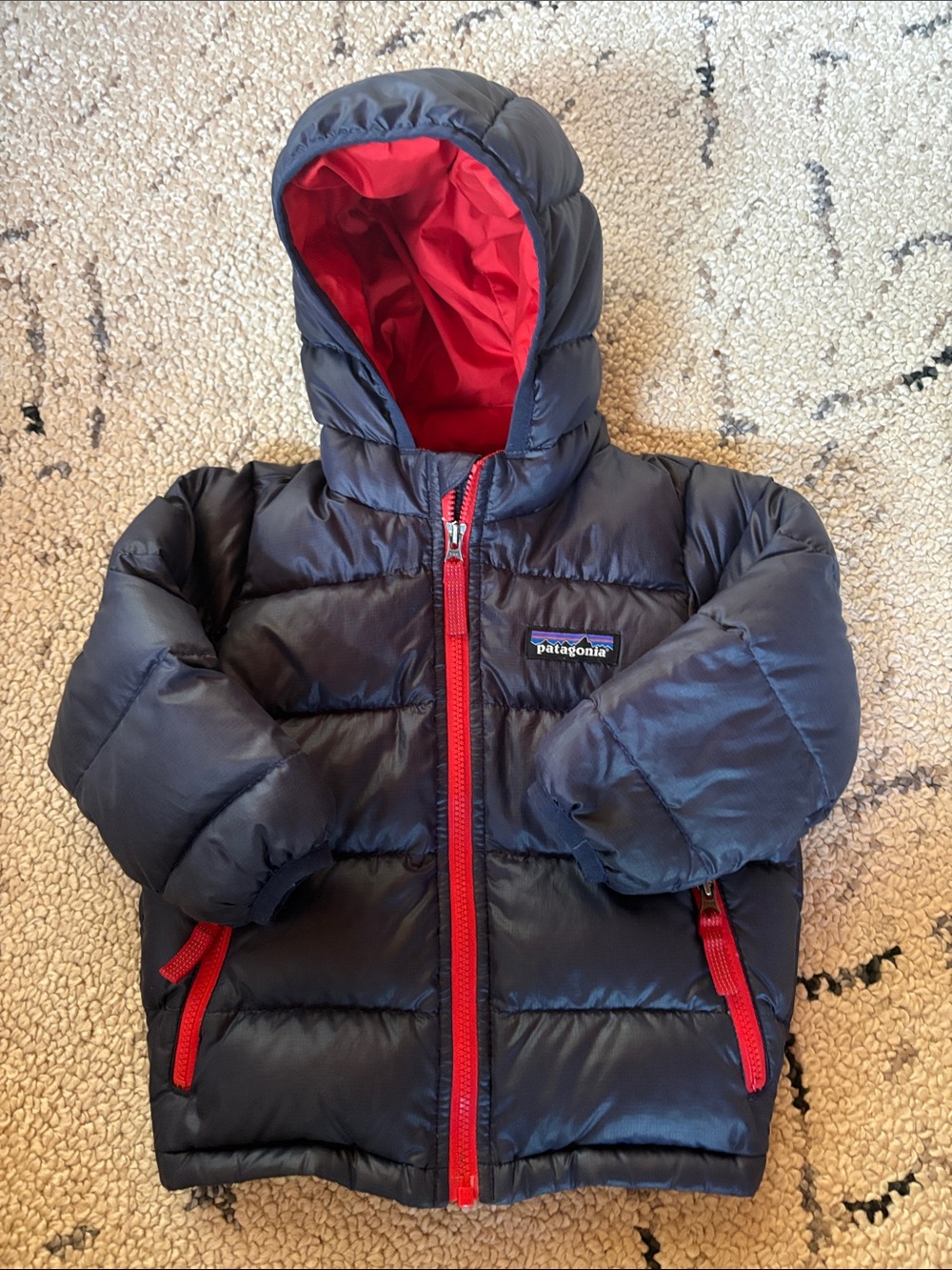 EUC Patagonia navy puffer jacket with red accents 6-12m